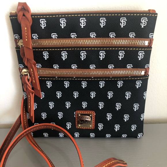DOONEY & BOURKE SF GIANTS CROSSBODY 3 ZIP CROSSBODY BAG, NWOT - Picture 3 of 9
